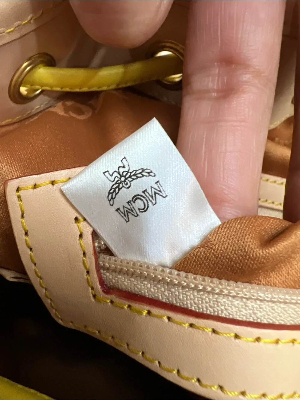 AUTH MCM BUCKET WHITE